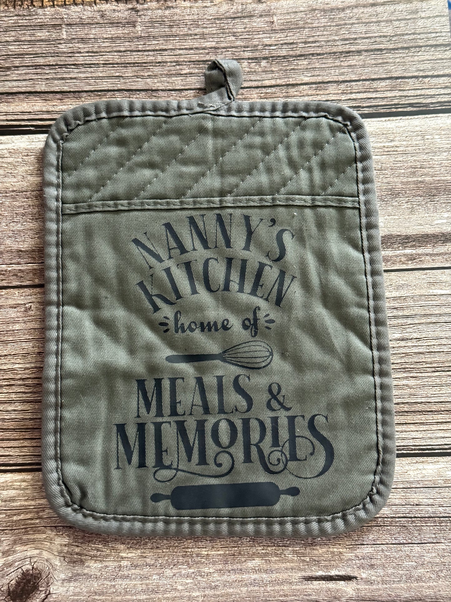 Nanny’s Kitchen Pot Holder