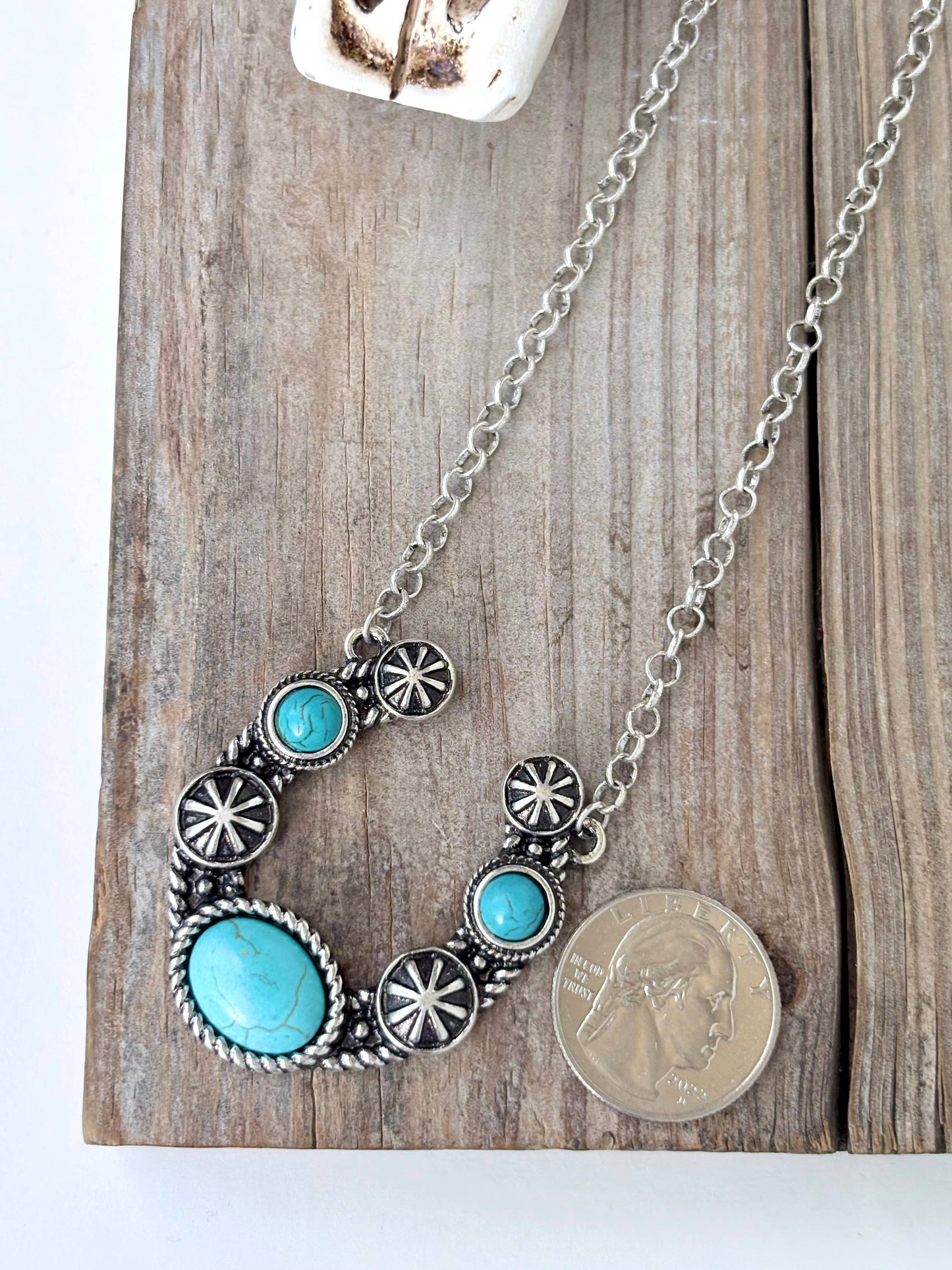 Western Style Horseshoe Turquoise Stone Pendant Necklace