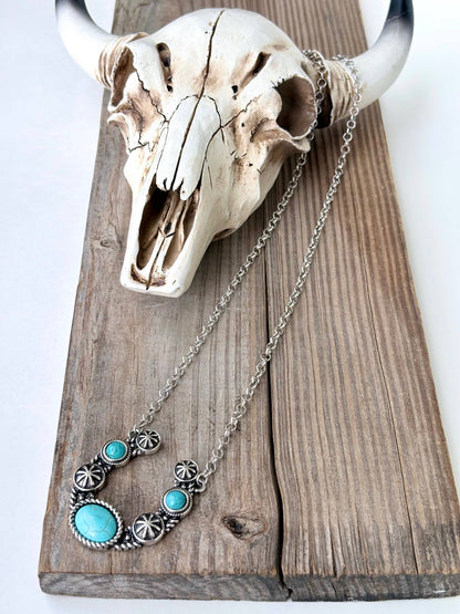 Western Style Horseshoe Turquoise Stone Pendant Necklace