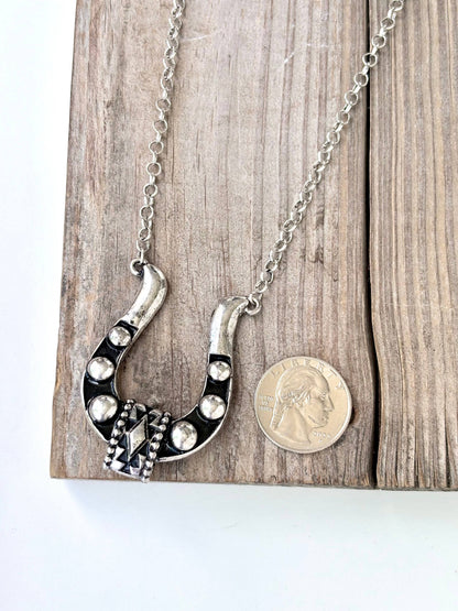 Western Style Horseshoe Pendant Necklace