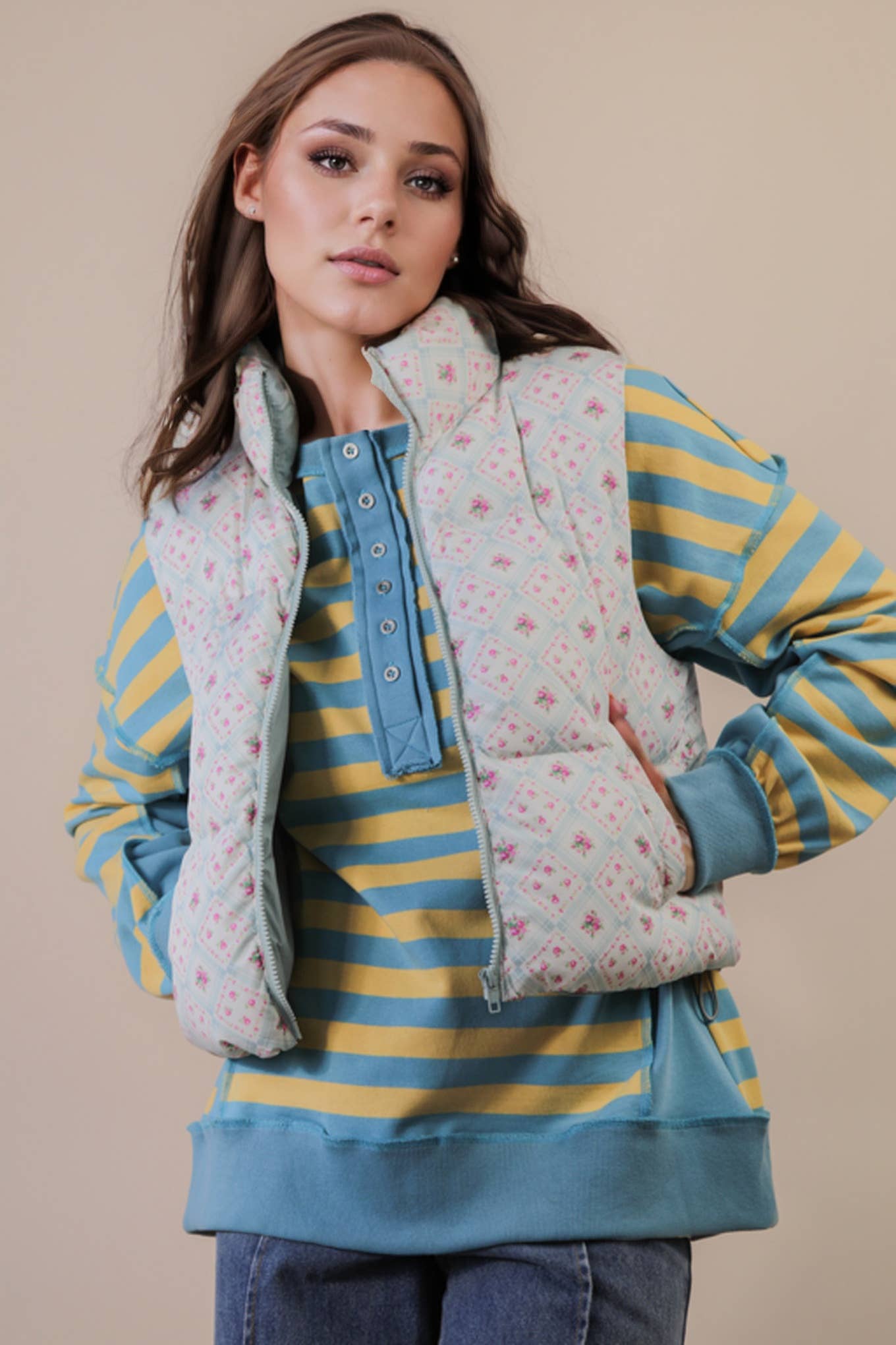 NJ90395-Floral Printed Cropped Puffer Vest