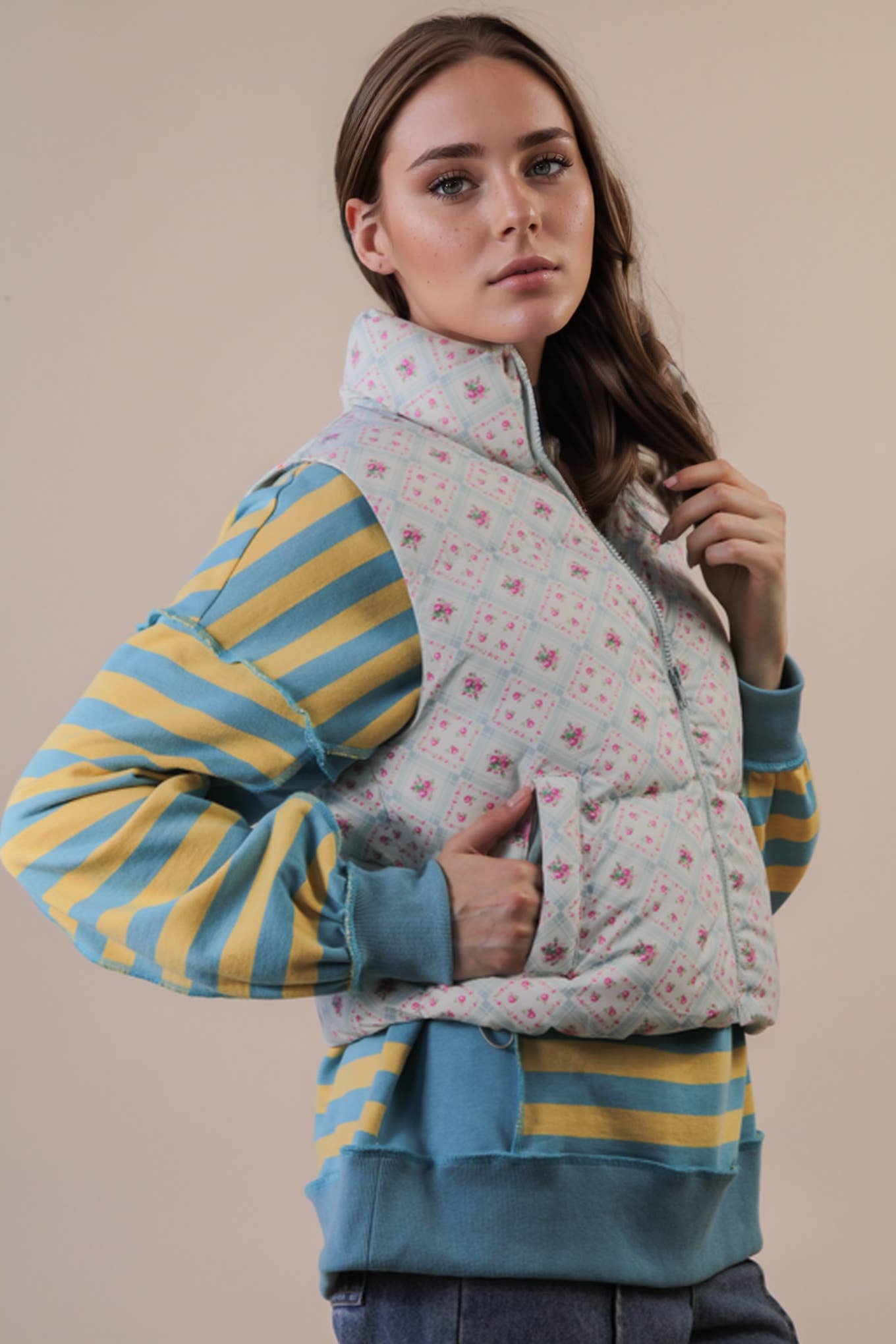 NJ90395-Floral Printed Cropped Puffer Vest