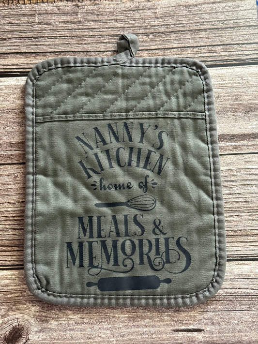 Nanny’s Kitchen Pot Holder