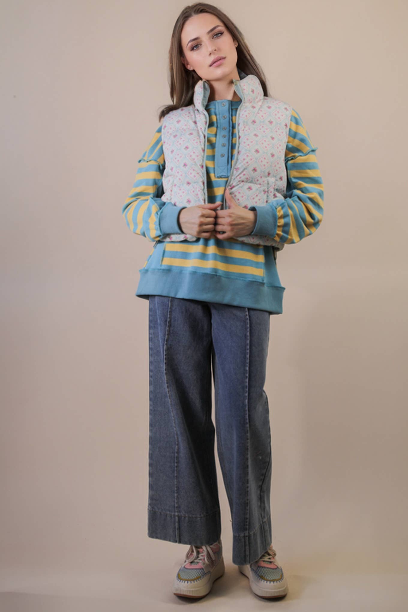 NJ90395-Floral Printed Cropped Puffer Vest