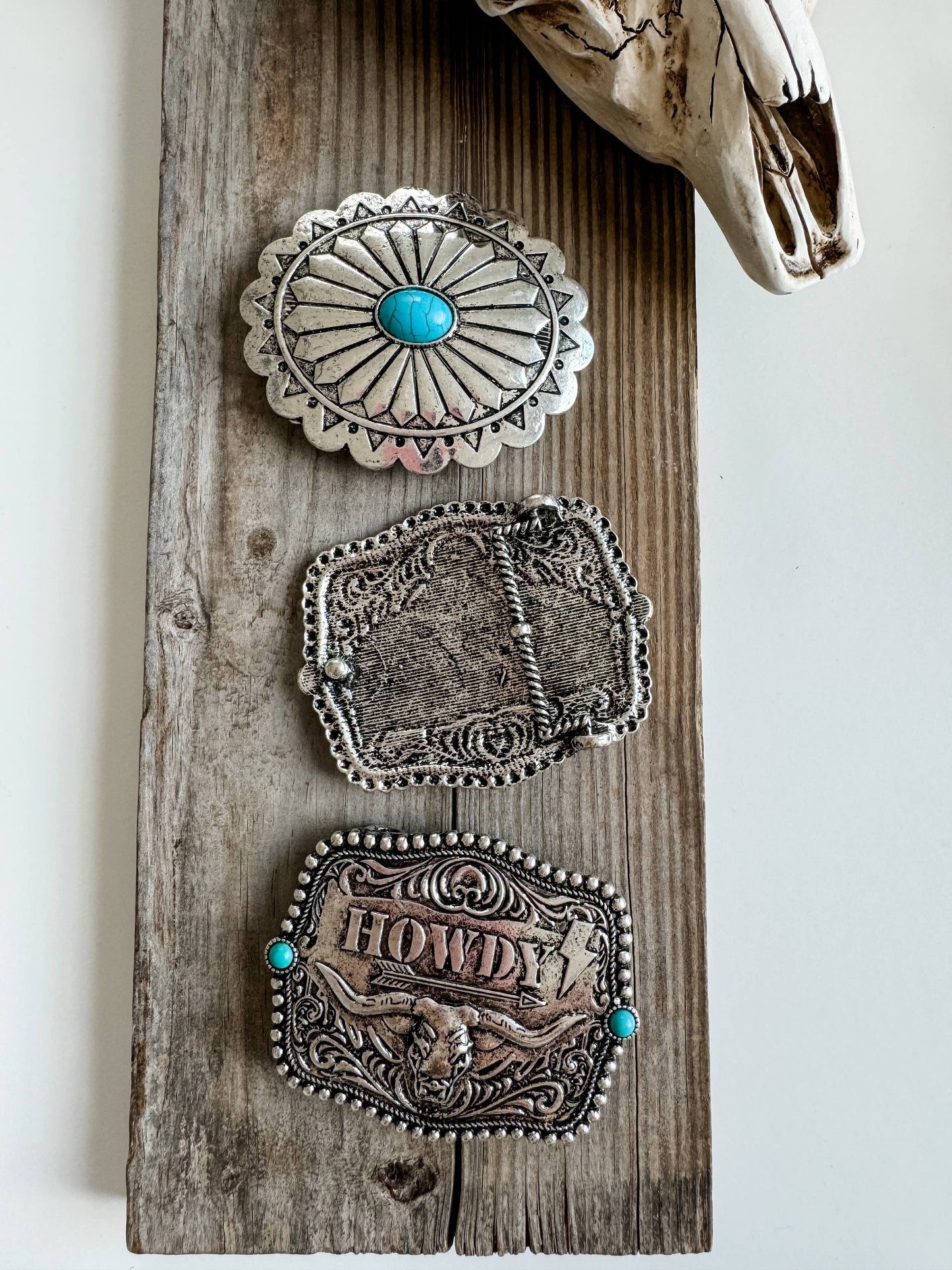 Western Typography Belt Buckle - Howdy - Punchy - Concho