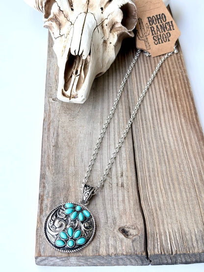 Western Squash Blossom Stone Round Pendant Necklace
